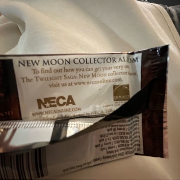 Twilight New Moon Premium 6 Pack of Trading Cards - Picture 3 of 3